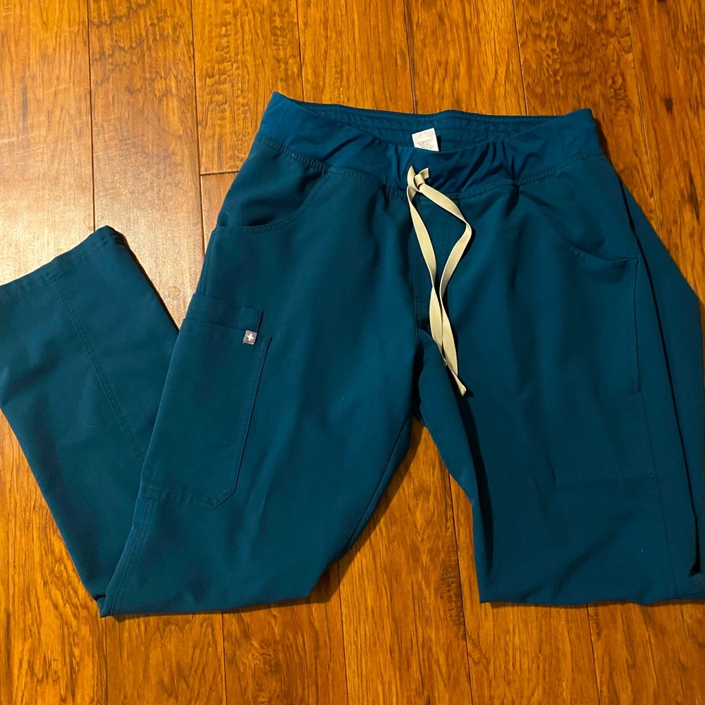 Fig scrub pants. Size medium.